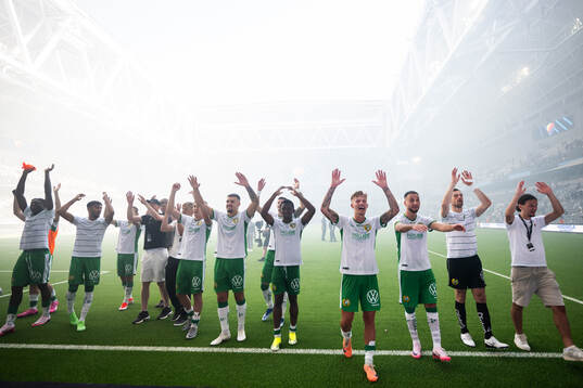 Hammarbys spelare jublar