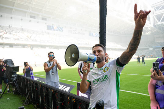 Hammarbys Nahir Besara jublar