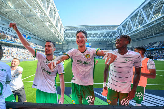 Hammarbys Pavle Vagic, Deniz Gul och Kingsley Gyamfi jublar