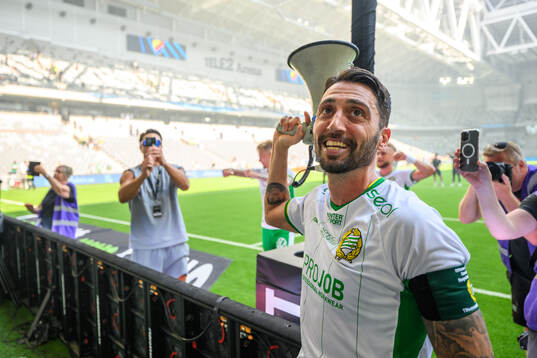 Hammarbys Nahir Besara jublar