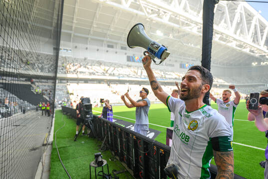 Hammarbys Nahir Besara jublar