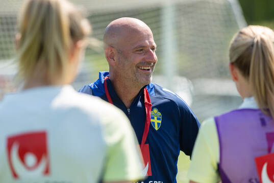 Assistant coach Magnus Wikman of Sweden
