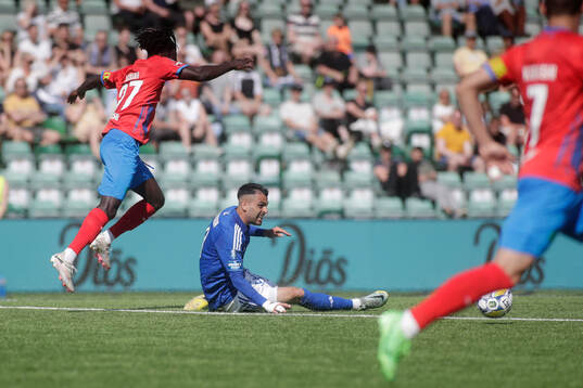 GIF Sundsvalls Marc Manchon och Helsingborgs Benjamin Acquah