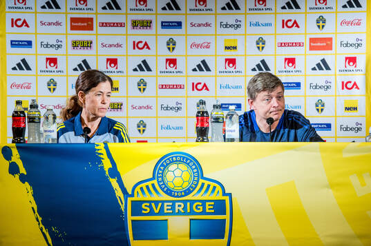 Media officer Petra Thorén and Head coach Jon Dahl