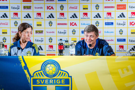 Media officer Petra Thorén and Head coach Jon Dahl