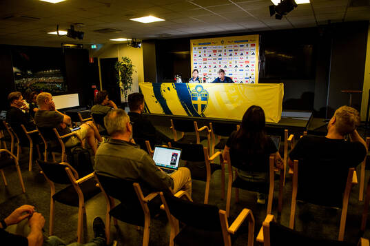 Media officer Petra Thorén and Head coach Jon Dahl
