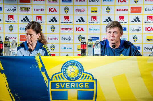 Media officer Petra Thorén and Head coach Jon Dahl