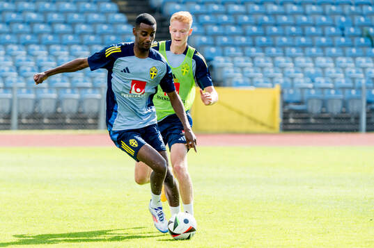 Alexander Isak and Hugo Larsson of Sweden