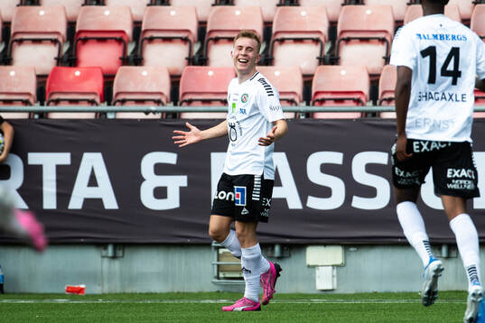 Örebros Valgeir Valgeirsson jublar