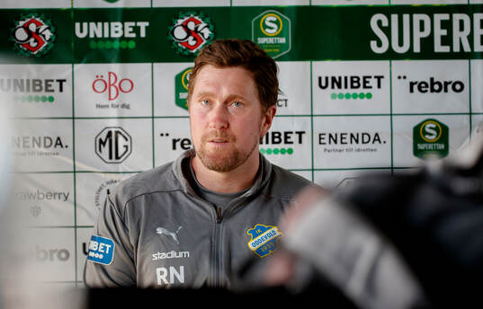 IK Oddevolds tränare Rikard Nilsson på presskonferensen