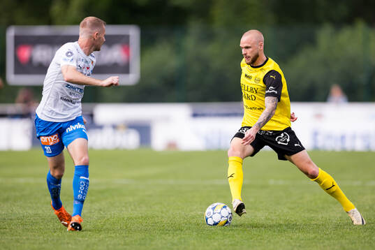 Värnamos Freddy Winsth och Mjällbys Adam Ståhl