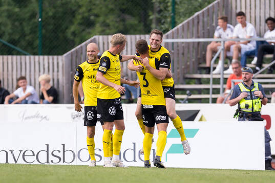 Mjällbys Arvid Brorsson och Jacob Bergström jublar