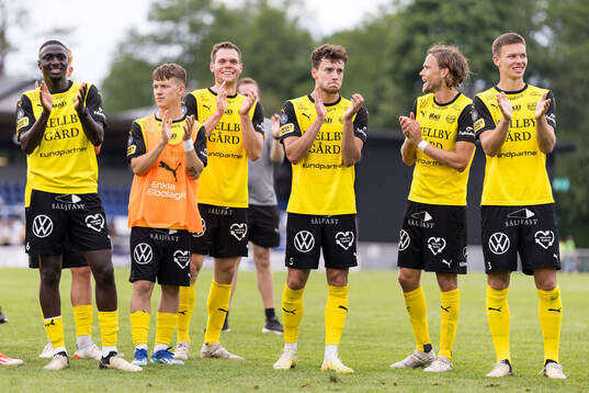 Mjällbys spelare jublar