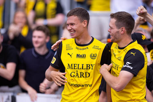 Mjällbys Arvid Brorsson och Jacob Bergström jublar