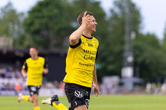 Mjällbys Arvid Brorsson jublar