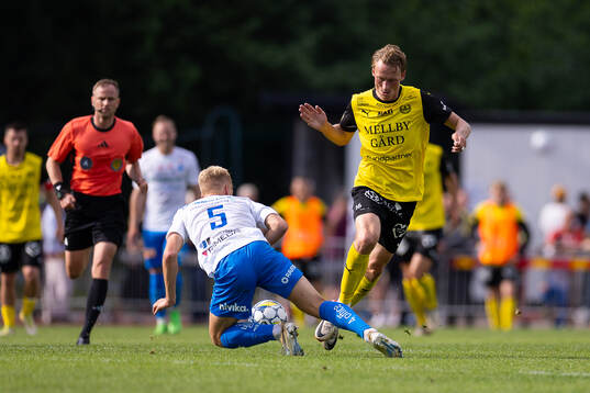 Värnamos Victor Larsson och Mjällbys Alexander Johansson