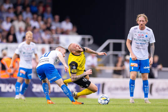 Värnamos Freddy Winsth och Mjällbys Adam Ståhl