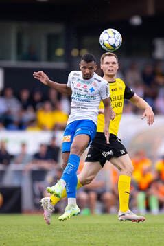 Värnamos Wenderson Oliveira do Nascimento och Mjällbys
