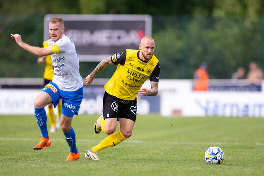Värnamos Freddy Winsth och Mjällbys Adam Ståhl