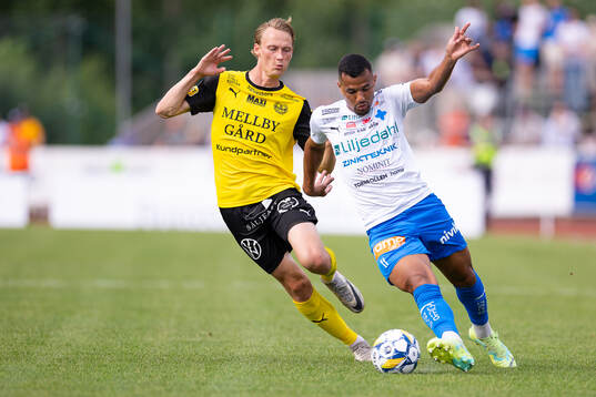 Mjällbys Alexander Johansson och Värnamos Wenderson