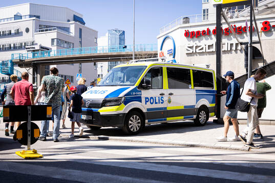 Polisbilar utanför Tele2 Arena