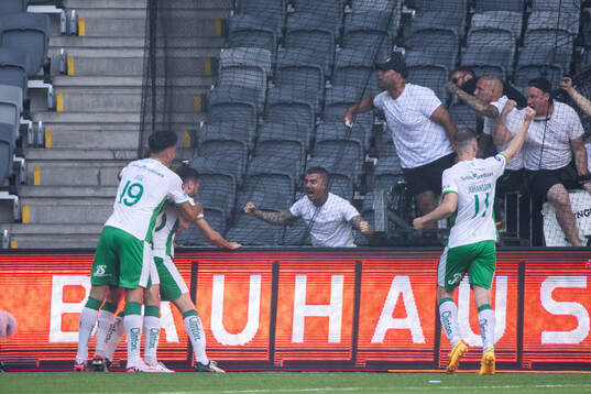 Hammarbys Deniz Gul och Nahir Besara jublar