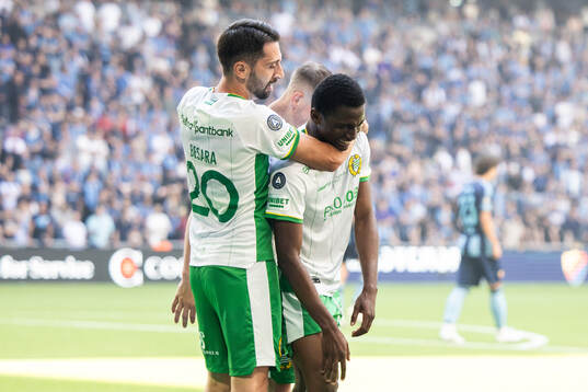 Hammarbys Nahir Besara och Bouzomana Toure jublar