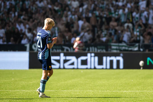 Djurgårdens Lucas Bergvall byts ut och deppar
