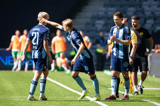 Djurgårdens Lucas Bergvall byts ut och deppar