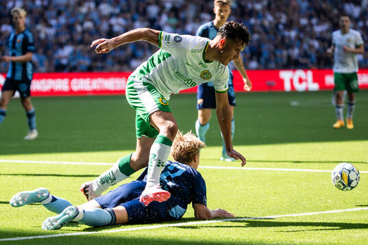 Djurgårdens Theo Bergvall och Hammarbys Deniz Gul  och