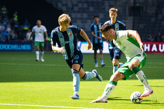 Djurgårdens Theo Bergvall och Hammarbys Viktor Dukanovic