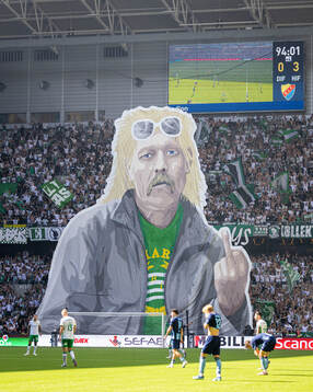 Hammarbys supportrar med ett tifo föreställande Kenta