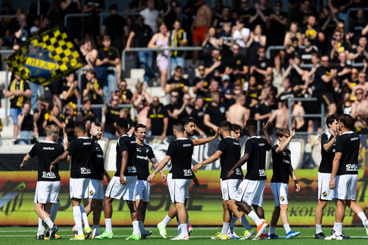 AIKs spelare innan fotbollsmatchen i Allsvenskan mellan
