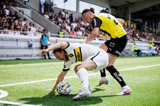 AIKs Axel Björnström och Häckens Amor Layouni
