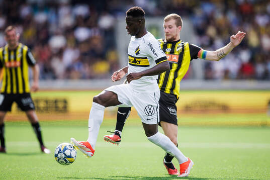 AIKs Ismaila Coulibaly och Häckens Simon Gustafson