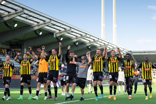 Häckens spelare jublar