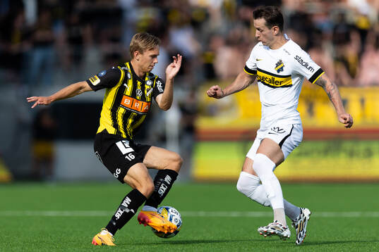 Häckens Pontus Dahbo och AIKs Bersant Celina