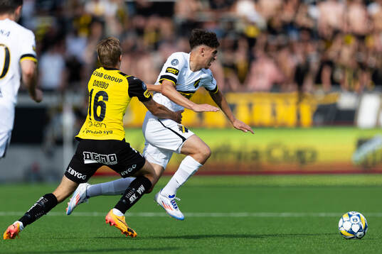 Häckens Pontus Dahbo och AIKs Taha Ayari