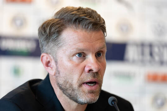 Häckens tränare Pål Arne Johansen på presskonferensen