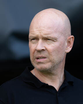 AIKs tränare Henning Berg innan fotbollsmatchen i