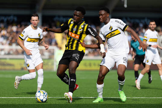 Häckens Zeidane Inoussa och AIKs Mouhamed Lamine Fanne Dabo