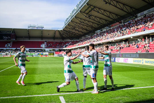 Västerås Mattéo Alrich Mawulé Ahlinvi jublar