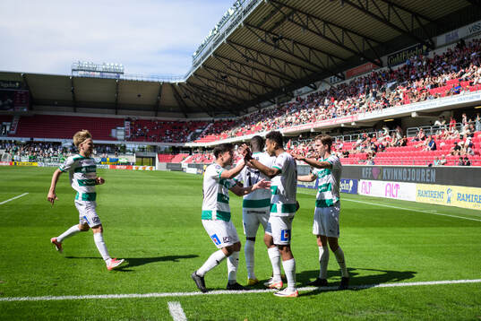 Västerås Mattéo Alrich Mawulé Ahlinvi jublar