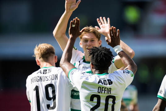 Västerås Henry Offia jublar