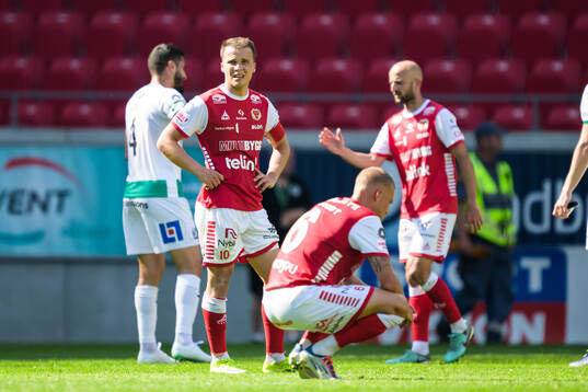 Kalmars Simon Skrabb och Rasmus Sjöstedt deppar