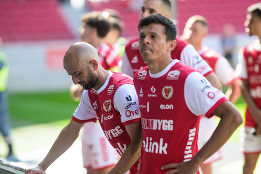 Kalmars Robert Gojani och Romario Pereira Sipiao deppar