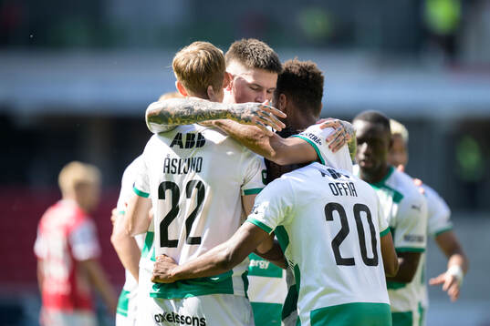 Västerås Henry Offia jublar
