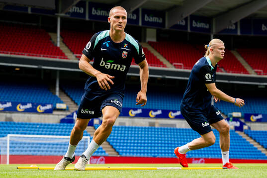 Leo Skiri Østigård and Erling Braut Haaland of the