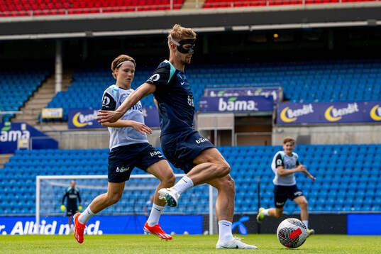 Andreas Schjelderup and Kristoffer Ajer of the Norwegian