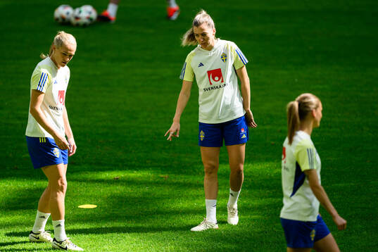 Magdalena Eriksson and Linda Sembrant of the Swedish